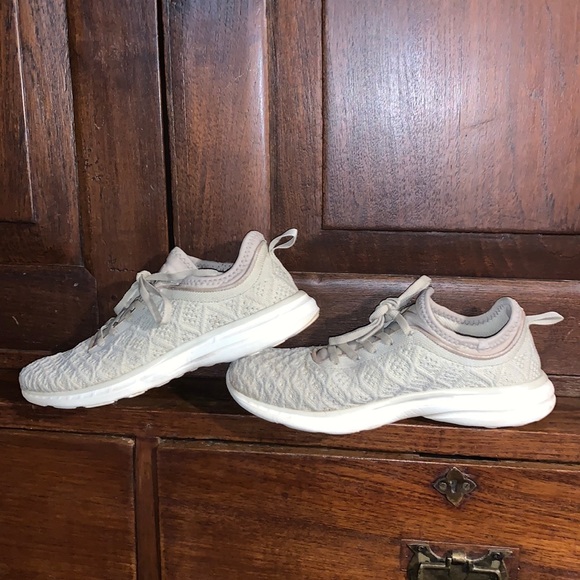 APL Techloom Phantom women’s running shoes - Picture 2 of 5